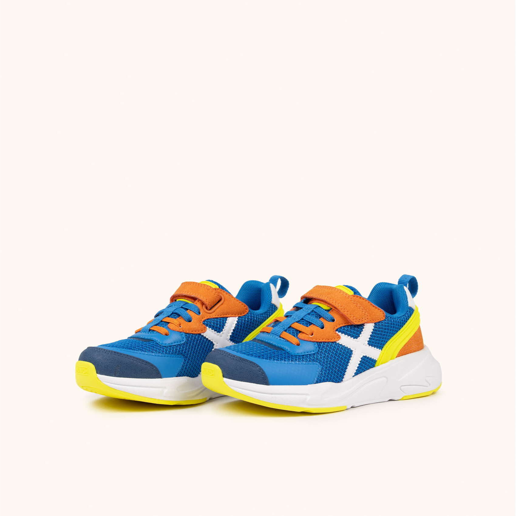 Zapatilla Infantil Multideporte Azul y Naranja con Velcro MUNICH MINI TRACK VCO 23