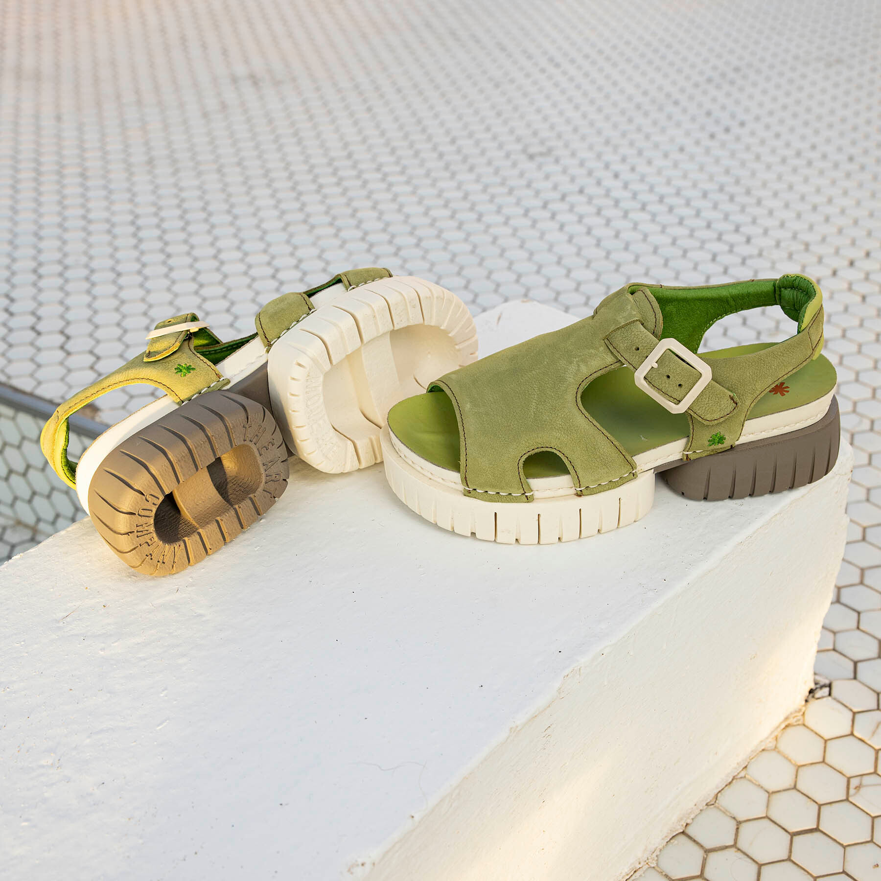 Sandalias 1882 NOBUCK LIKEN/ MADEIRA color Liken