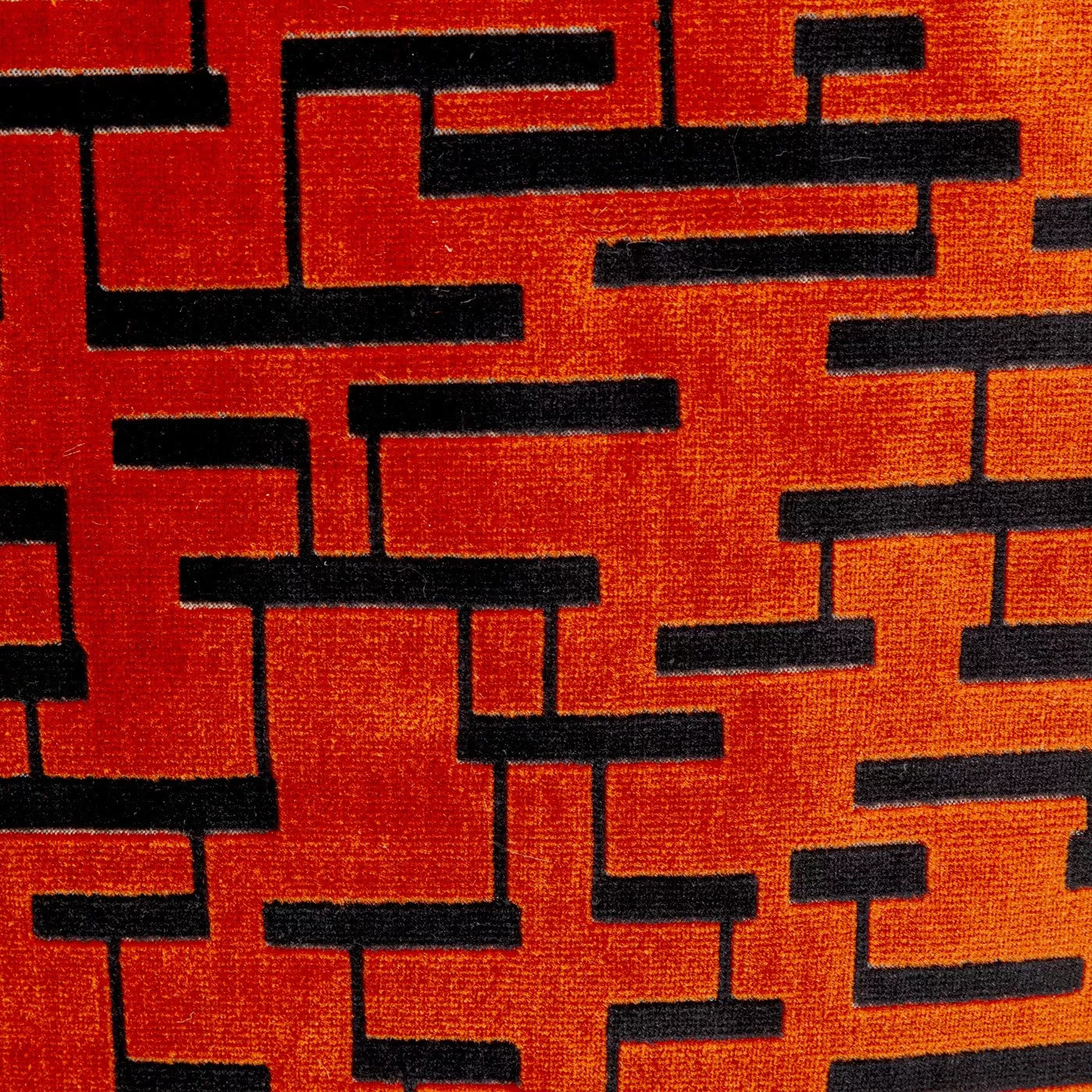 Coussin Suono orange et noir Kare Design