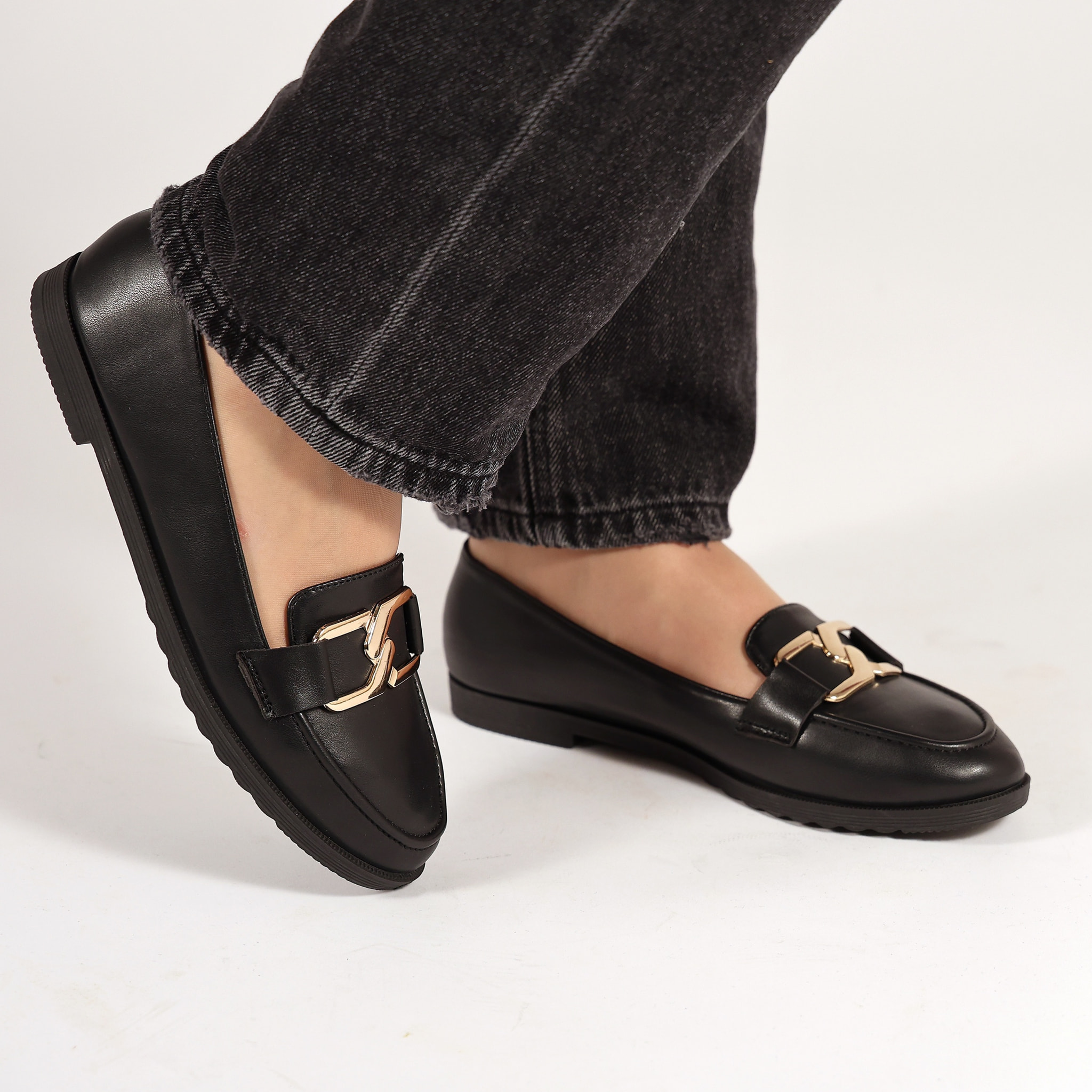 Mocassini in simil pelle con applicazione color oro