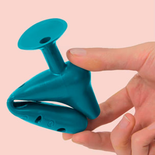 Funda de silicona para manilla de puerta con ventosa trasera que evita golpes y permite mantener la puerta abierta.