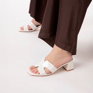 Mules punta abierta crema tacón 5,5 cm
