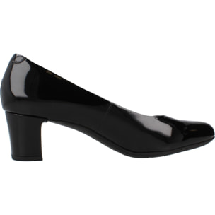 Salones Mujer de la marca GEOX  modelo D04LBA 00066 NEGRO
