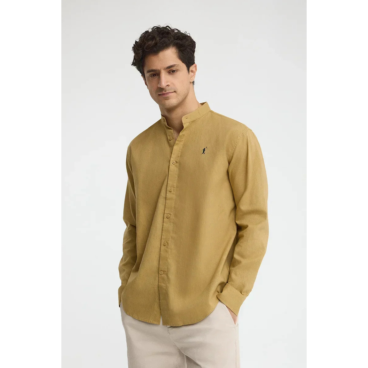 Camicia cotolino kaki con collo alla coreana, regular fit e ricamo Rigby Go