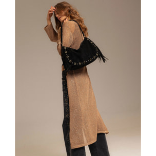 Bolso grande de ante negro con flecos y tachuelas doradas