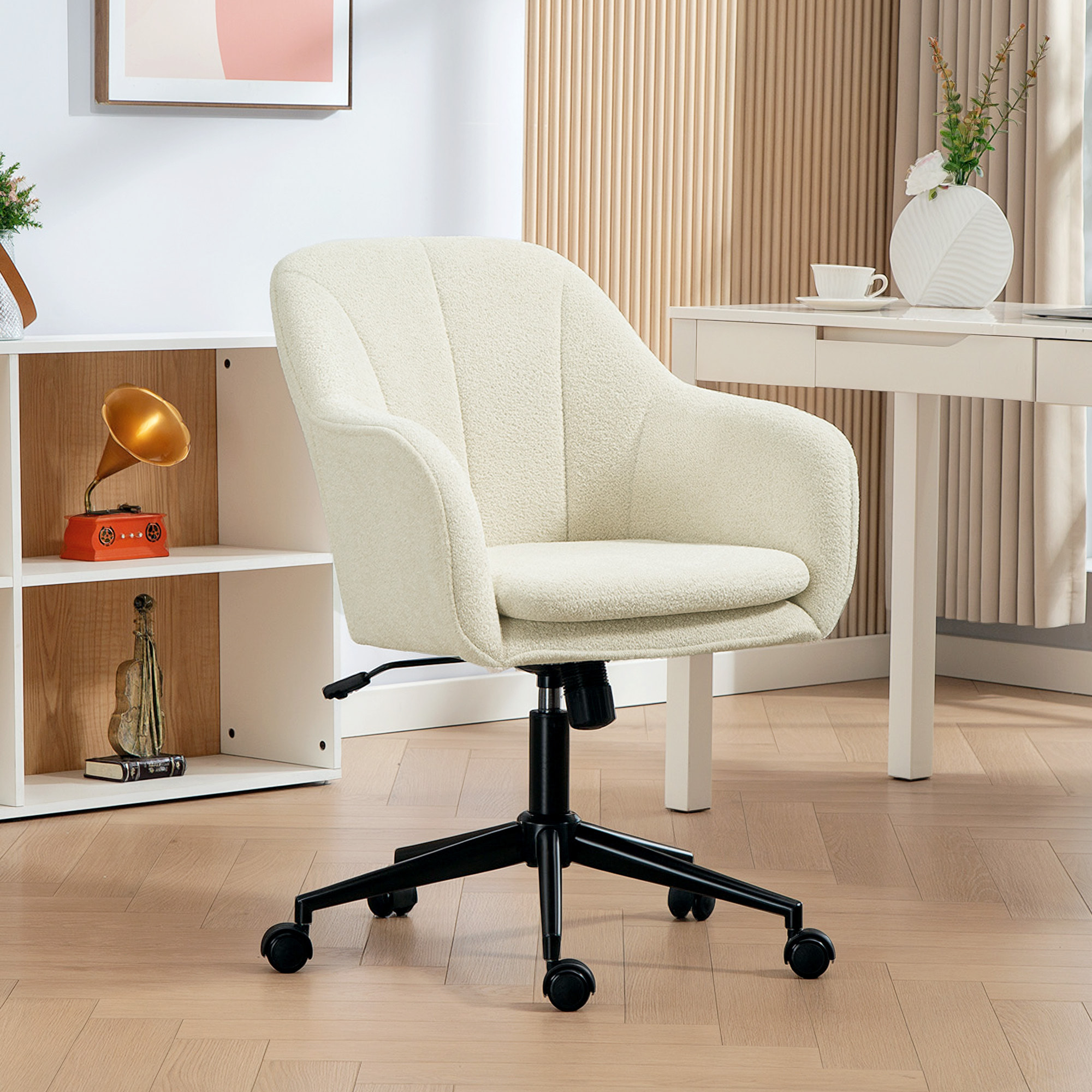 Chaise de bureau design bouclette beige clair piètement acier noir