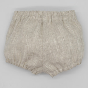 Bermuda corta de lino beige. Con falsos bolsillos y botones. Cintura y piernas elasticas.