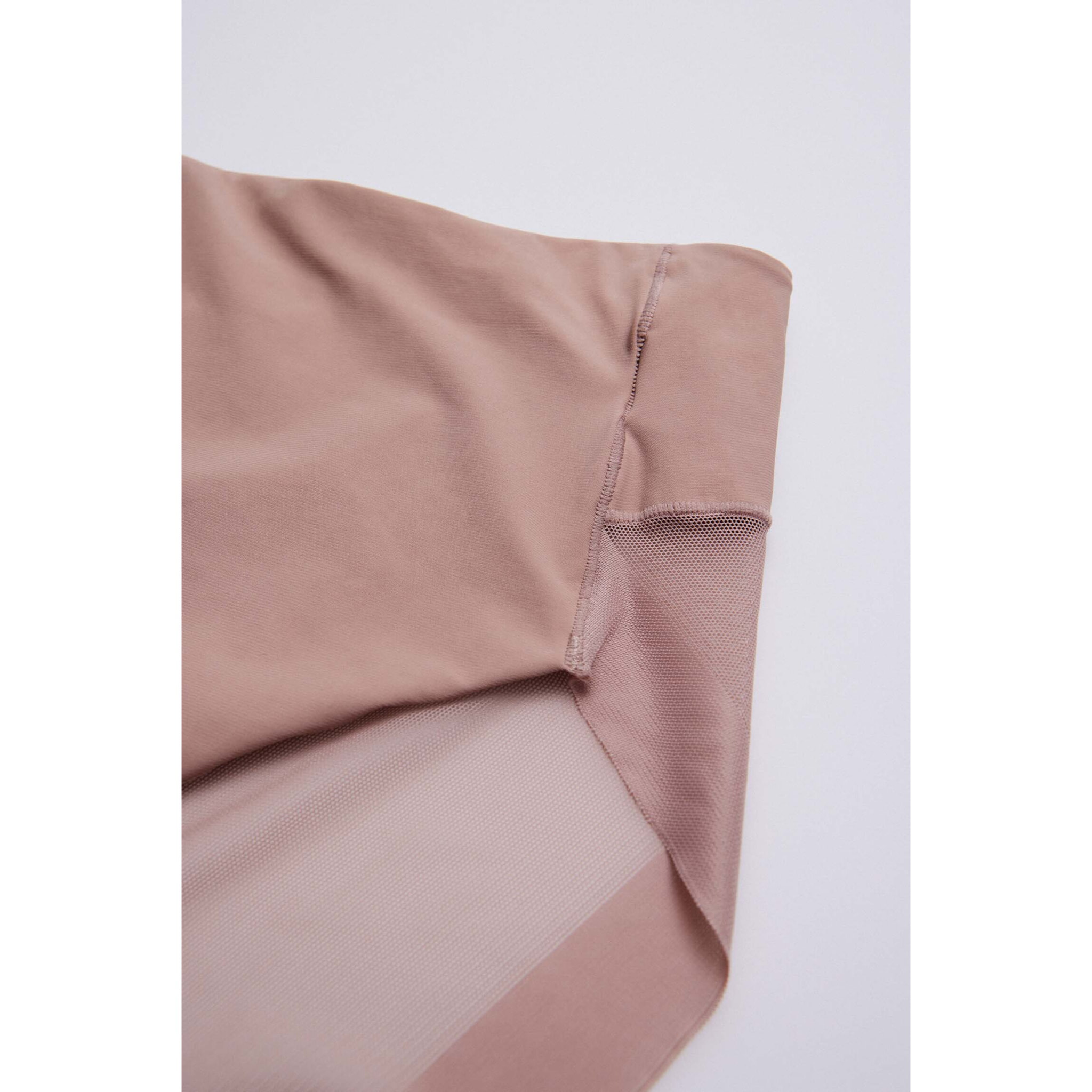 Slip midi snellente in tulle a compressione media con visone