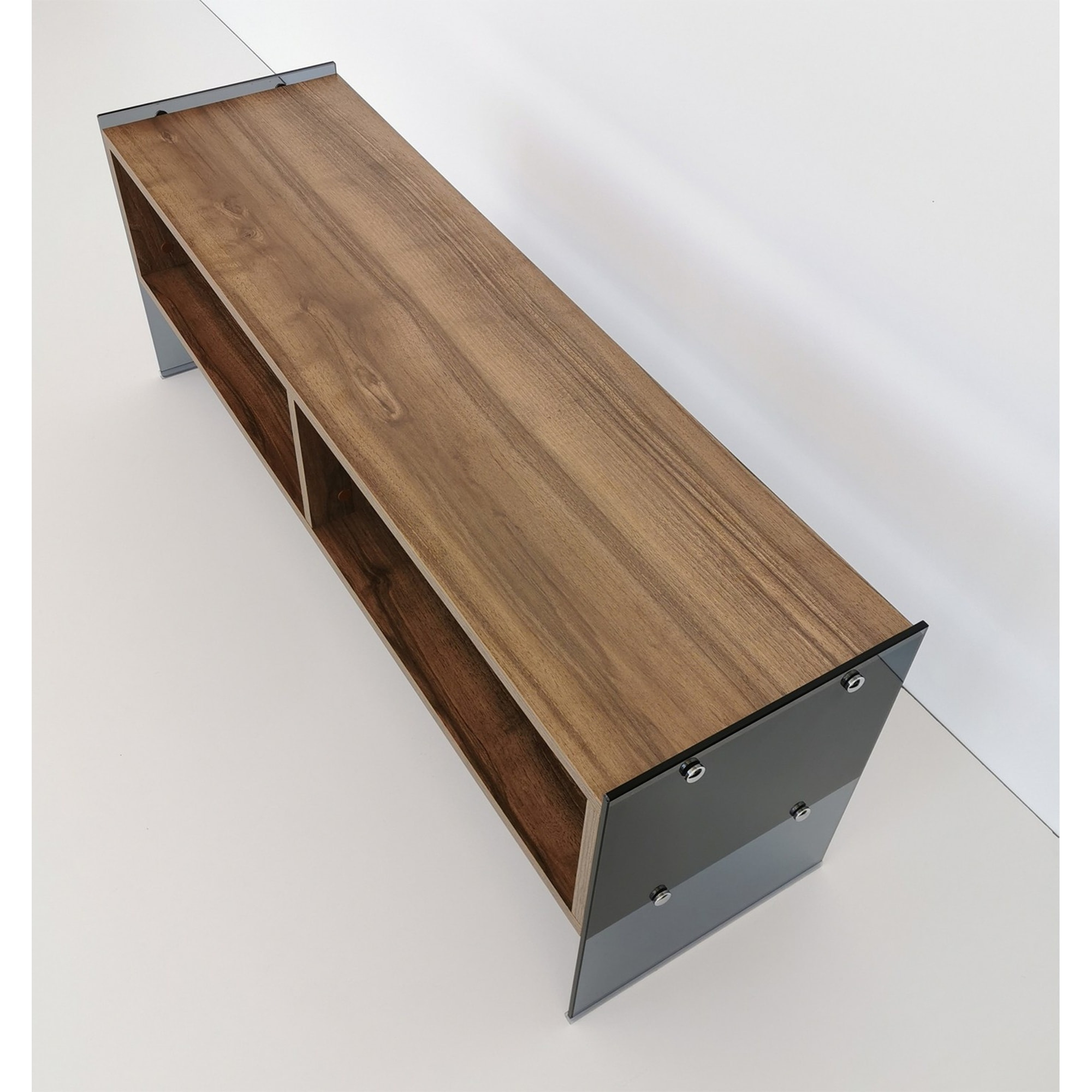 Mesa tv,100% tablero de aglomerado rechapado en melamina, color nogal_x000D_
humo