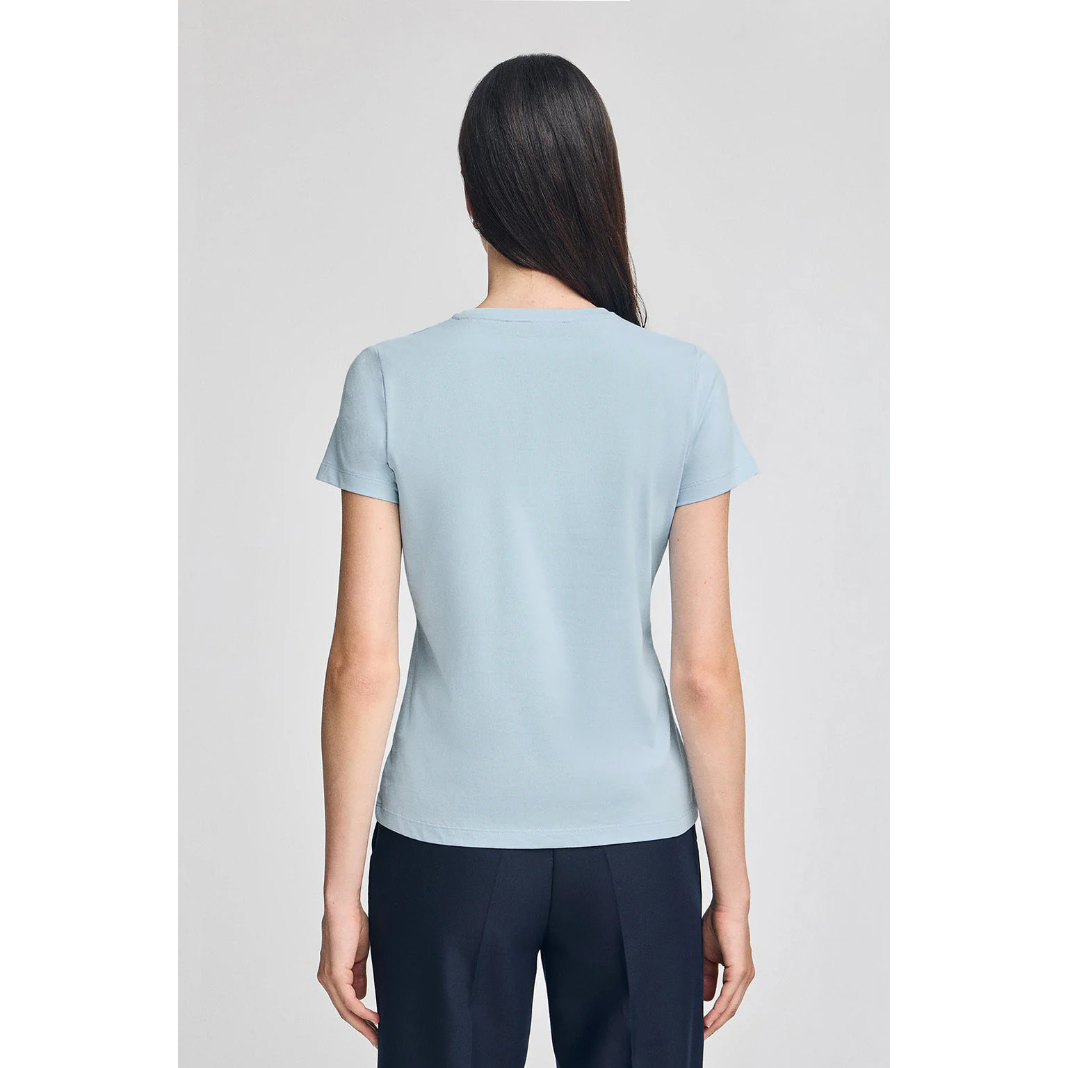 Camiseta azul claro de escote en pico y bordado Rigby Best