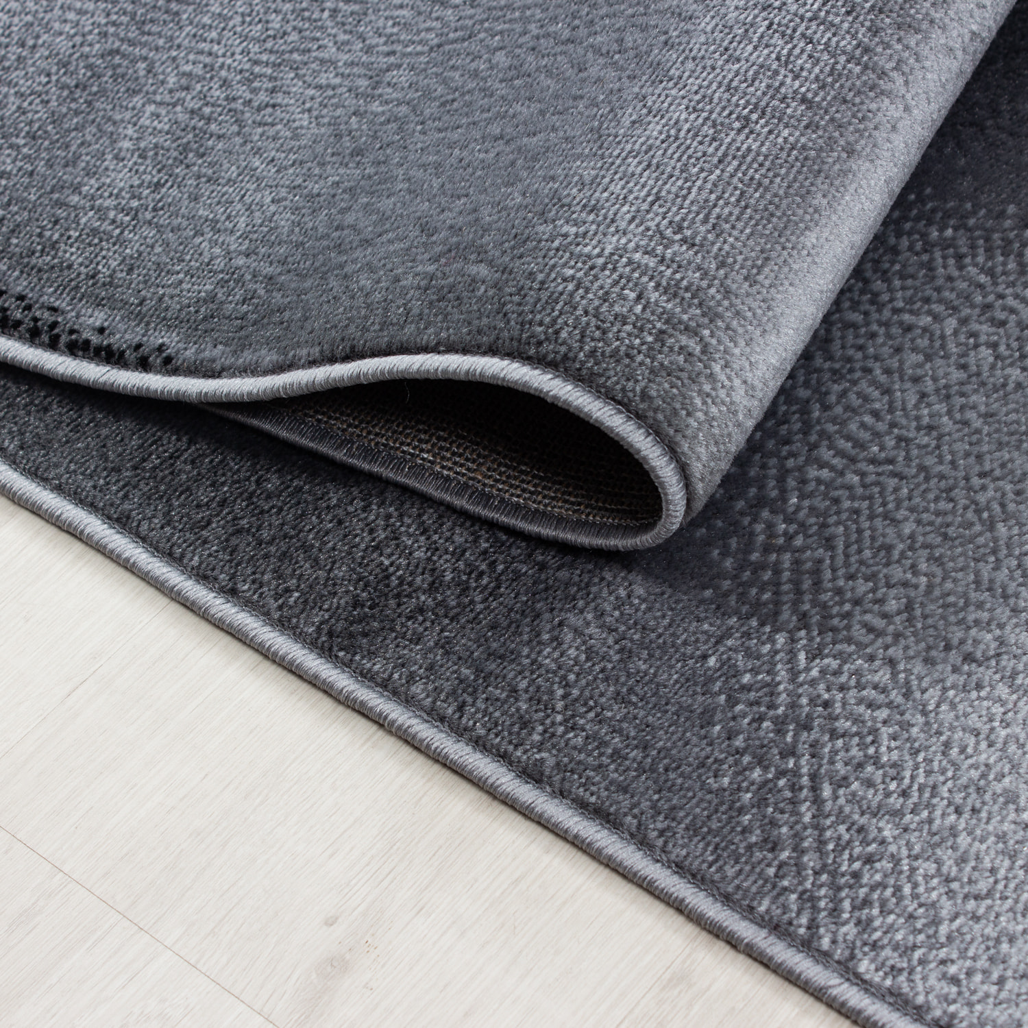 PLUS - Tapis à poils courts design noir - PLU8008NOI
