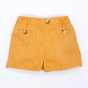 Bermuda de lino mostaza. Bolsillos falsos y botones, cintura elastica.