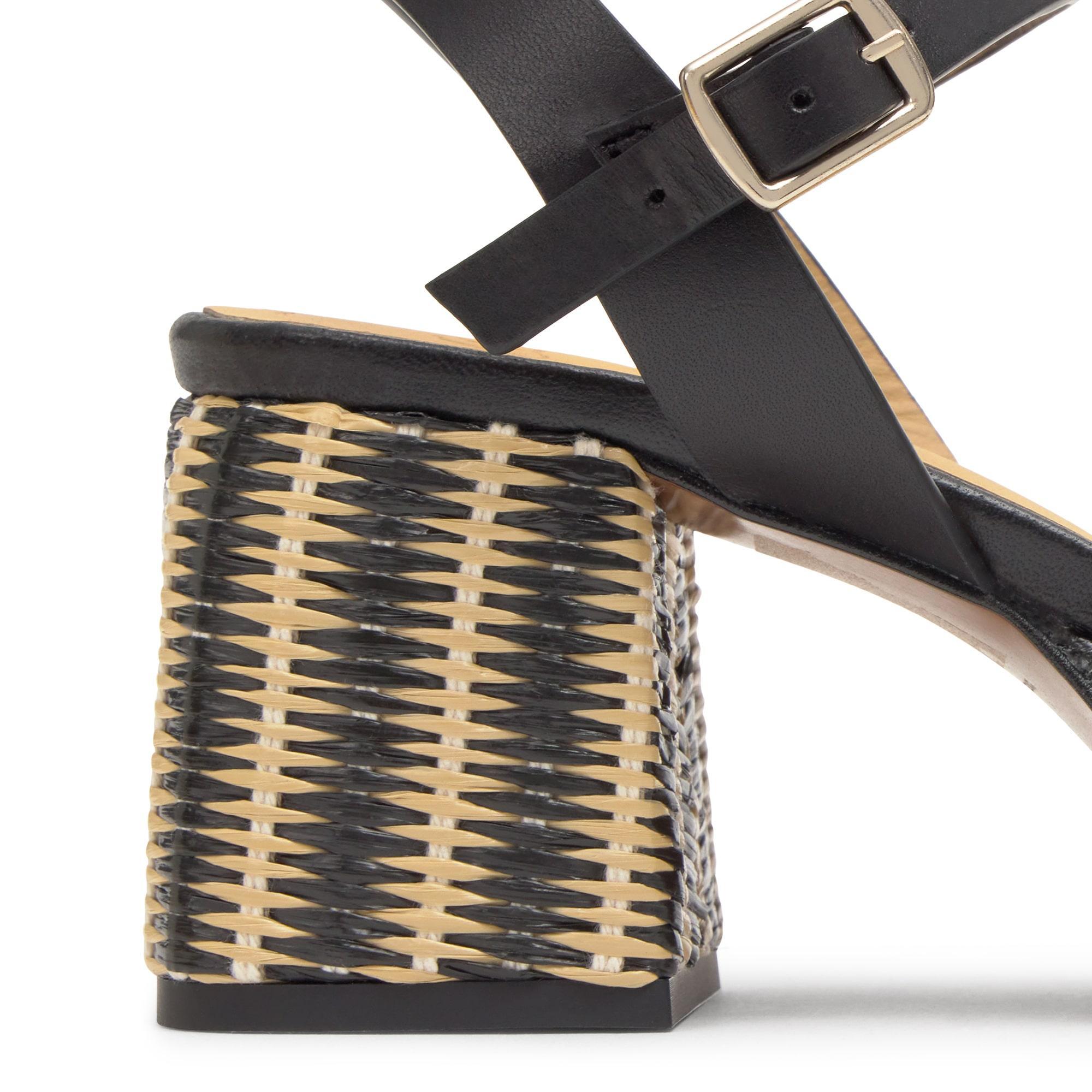 Sandalia Voramar tacón forrado en napa con cierre de hebilla y plataforma en rafia