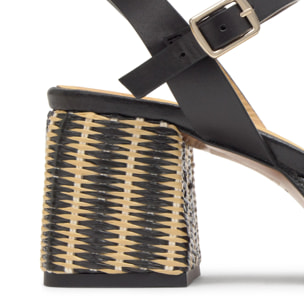 Sandalia Voramar tacón forrado en napa con cierre de hebilla y plataforma en rafia