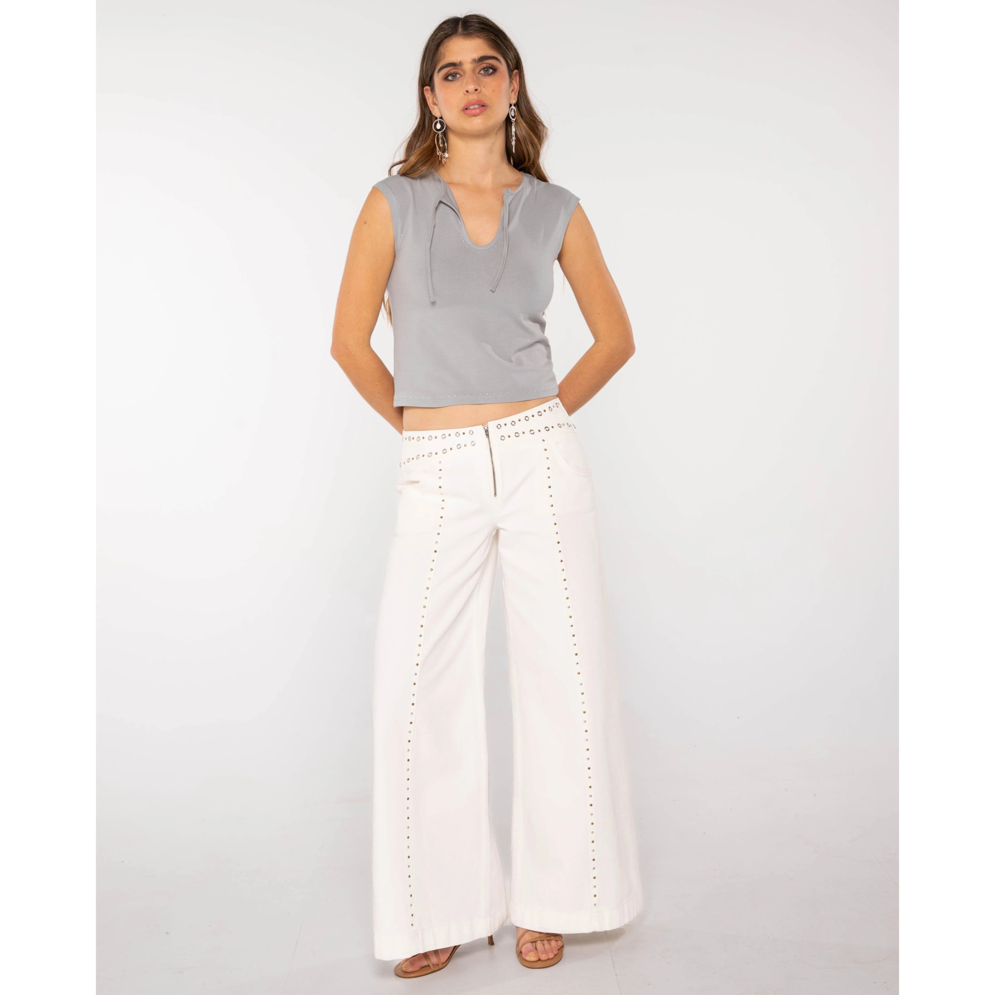Top de mujer con cuello cut out y lazada