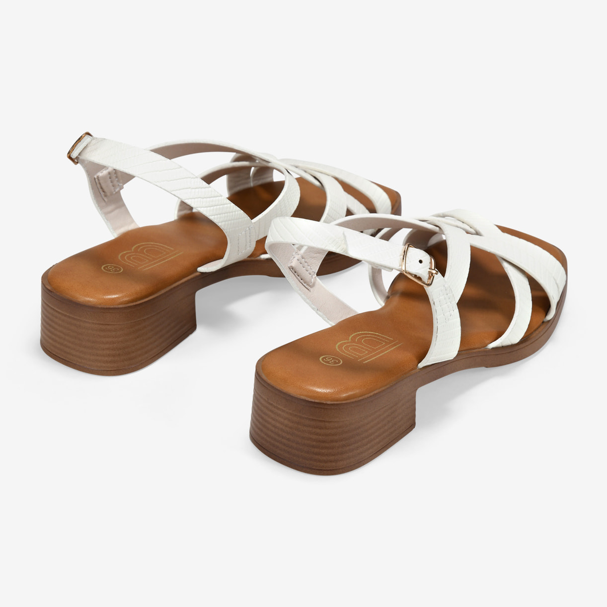 Sandalias de tacón beige con tiras y hebilla