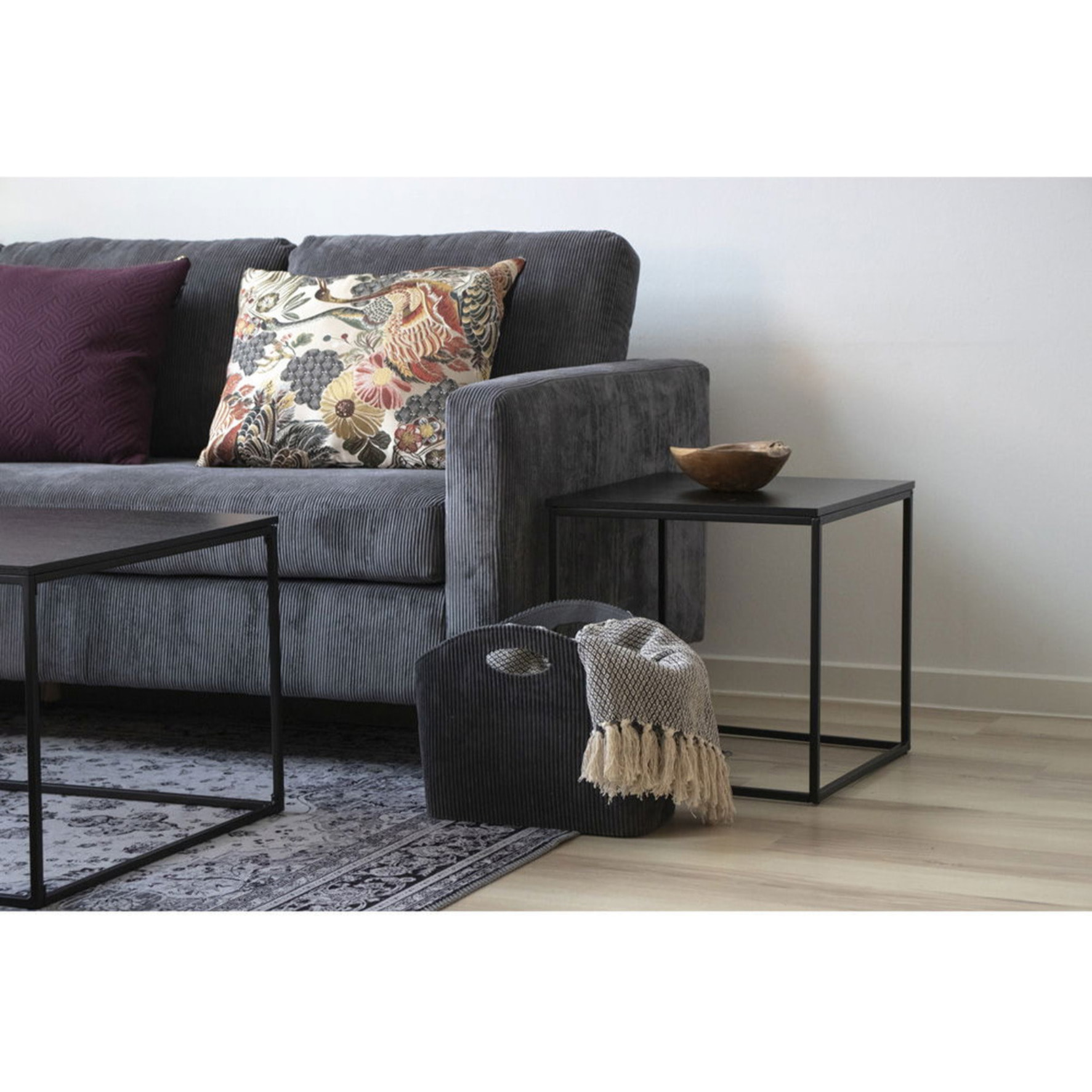 Tavolino d'appoggio Vita in nero con struttura in acciaio, 45×45×45 cm