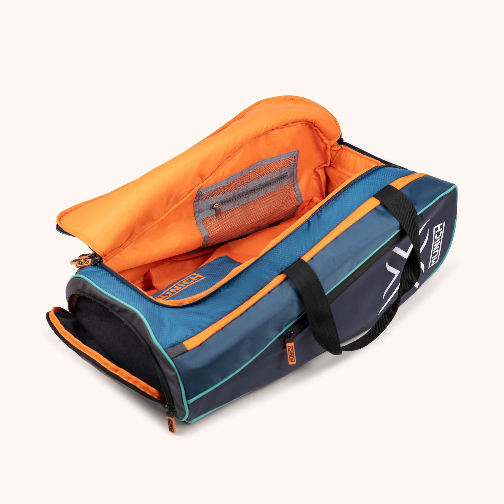 MUNICH BASICS TRAINING BACKPACK paletero azul de poliéster y nylon con detalles a contraste