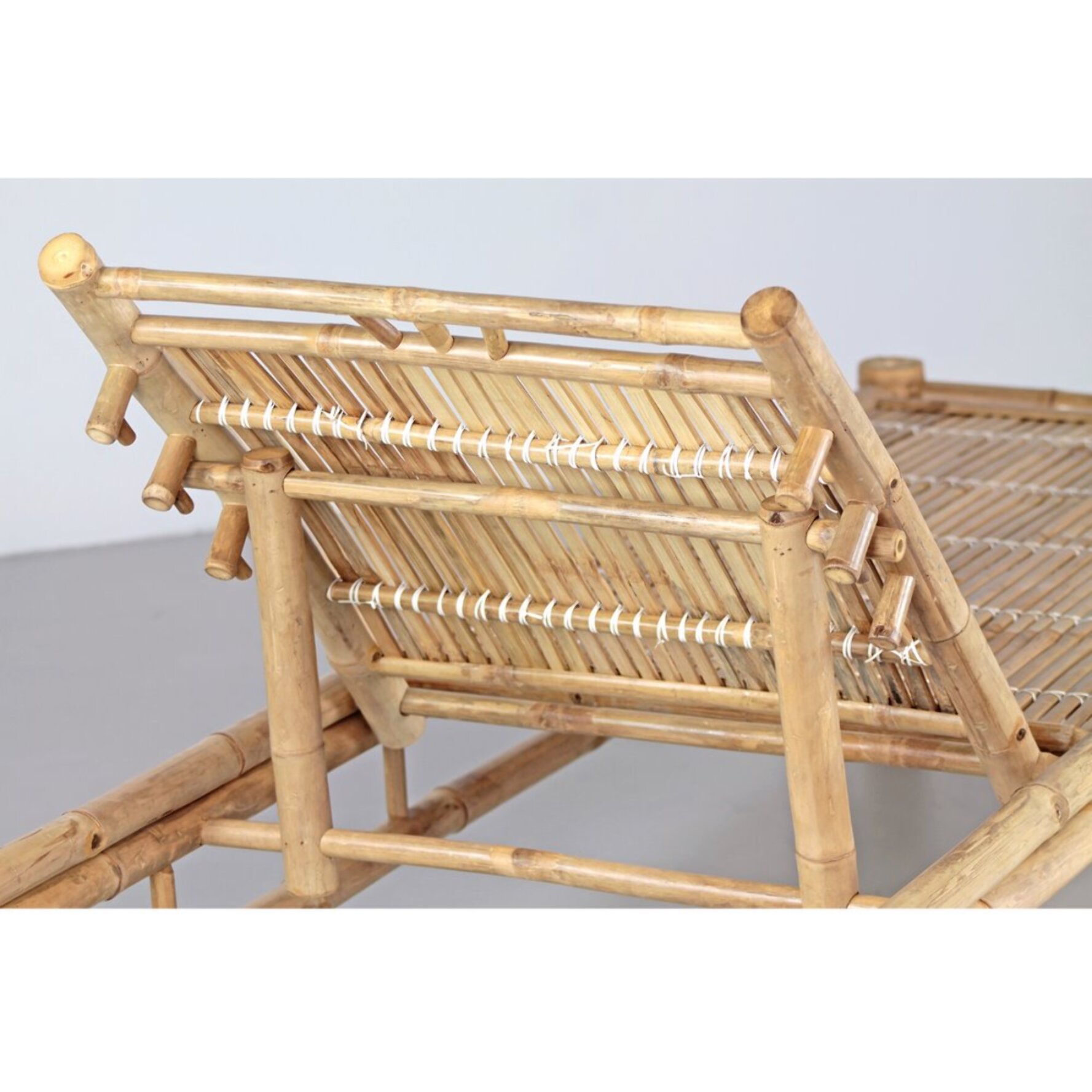 Lettino da esterno in bamboo senza cuscino 200x74 cm