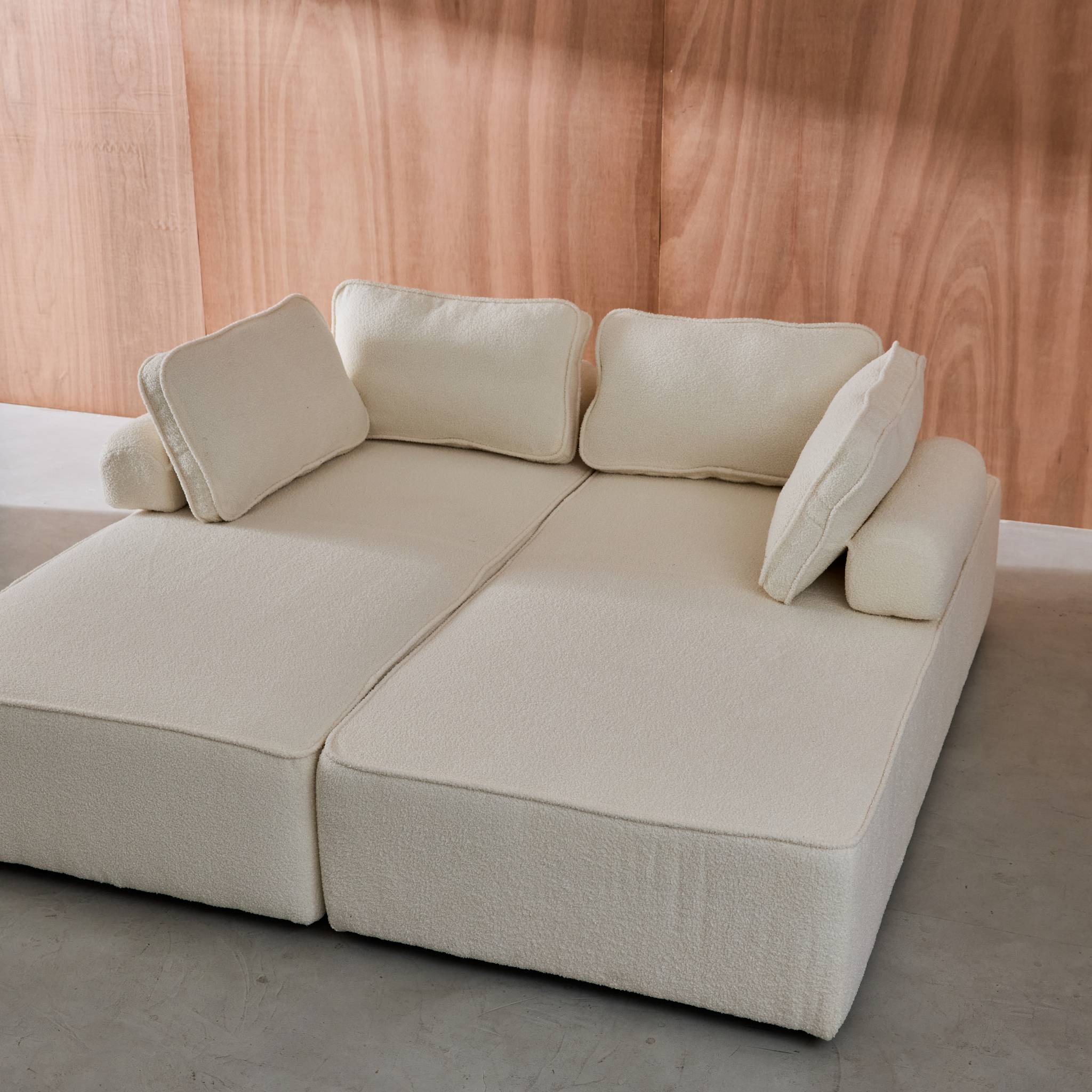 Set de 2 chauffeuses pour canapé modulable tissu bouclette crème 2 places Bao. L 180 x P 90 x H 74cm