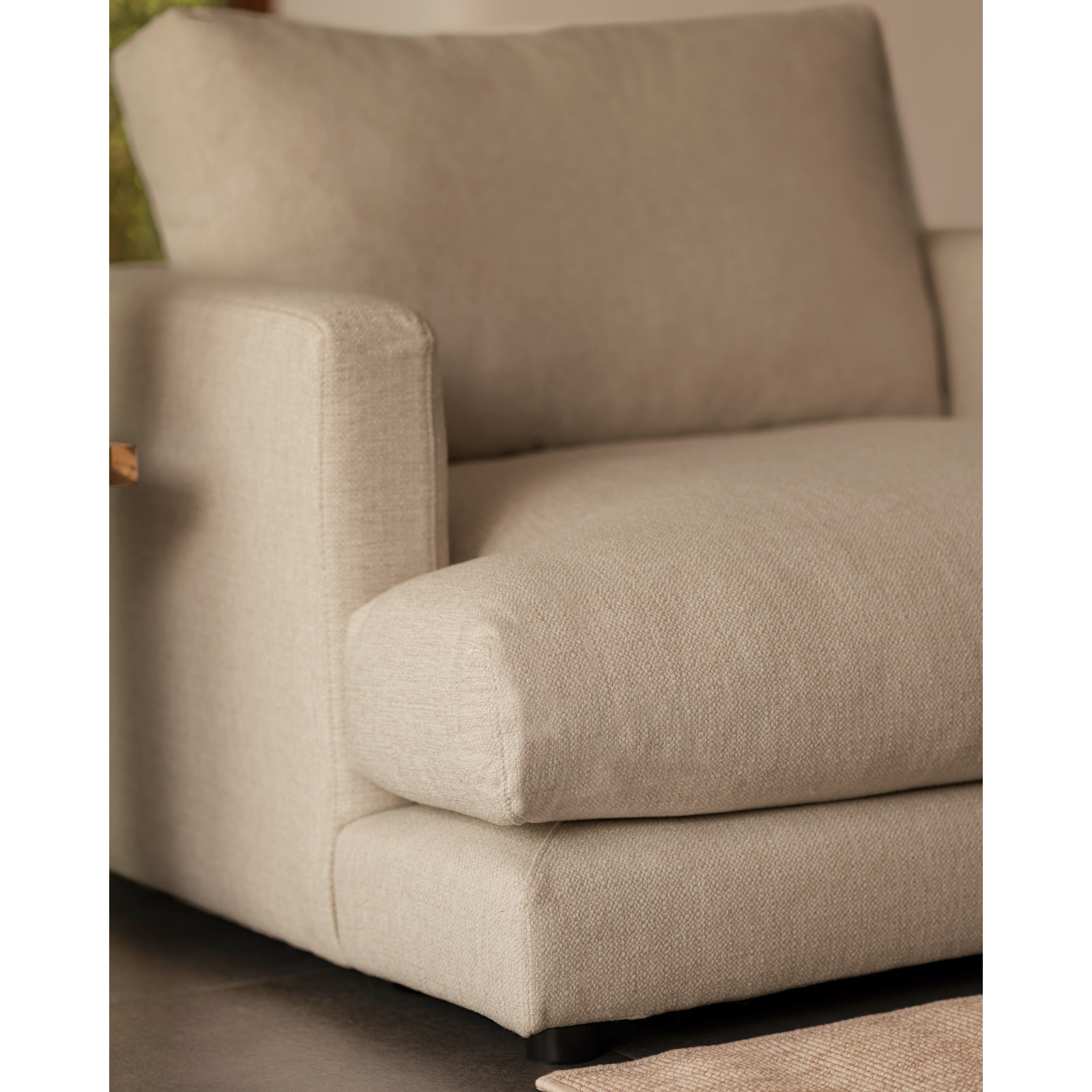Fauteuil de teinte gris clair de 105cm Hauteur: 85 Longueur: 108 Largeur: 105