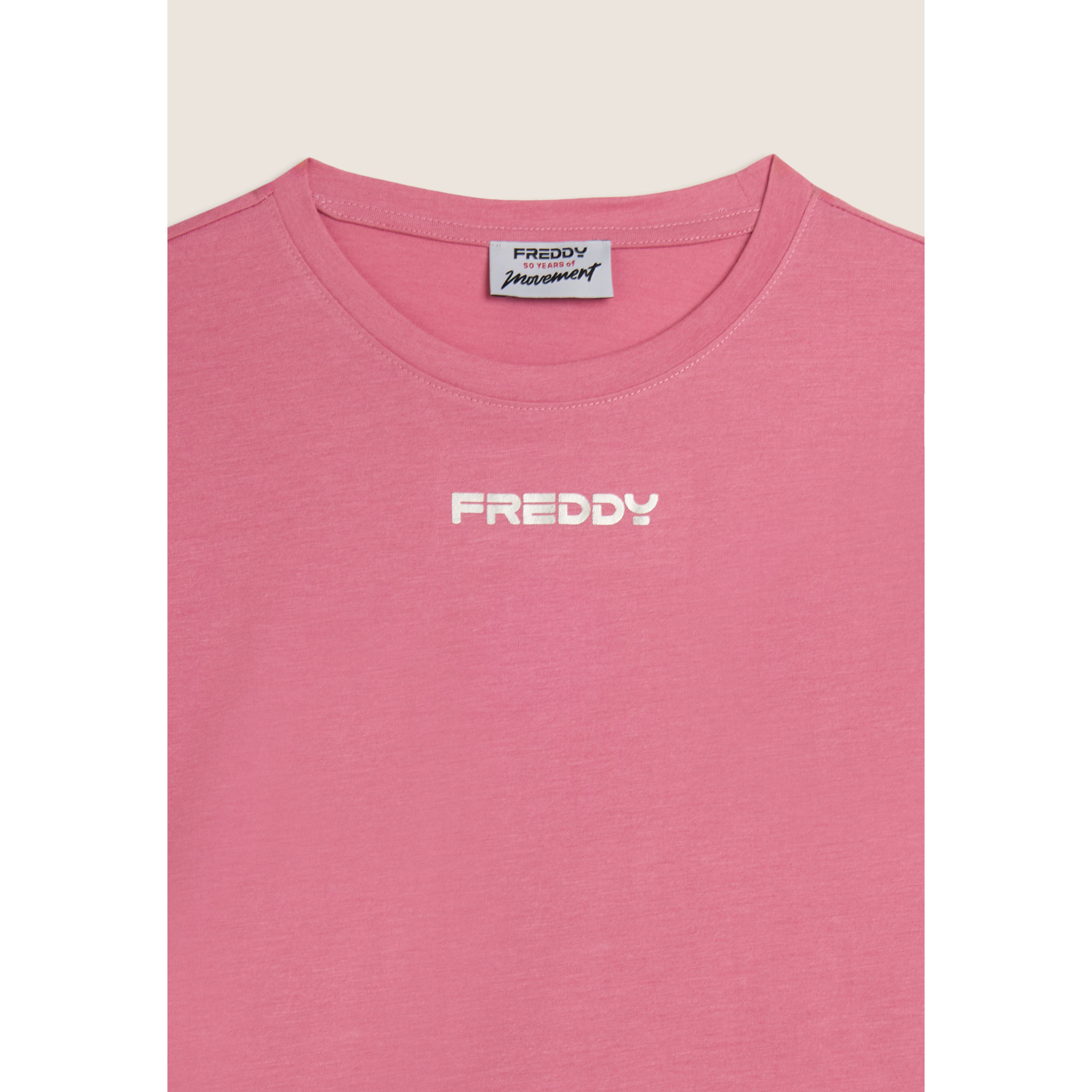 T-shirt con stampa MOV perlata e dettagli a contrasto