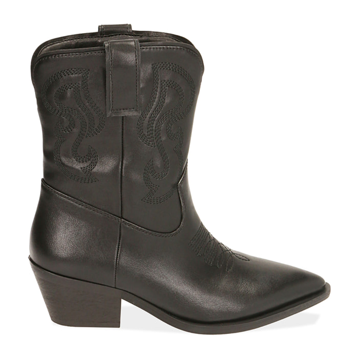 Camperos negros, tacón 5 cm.