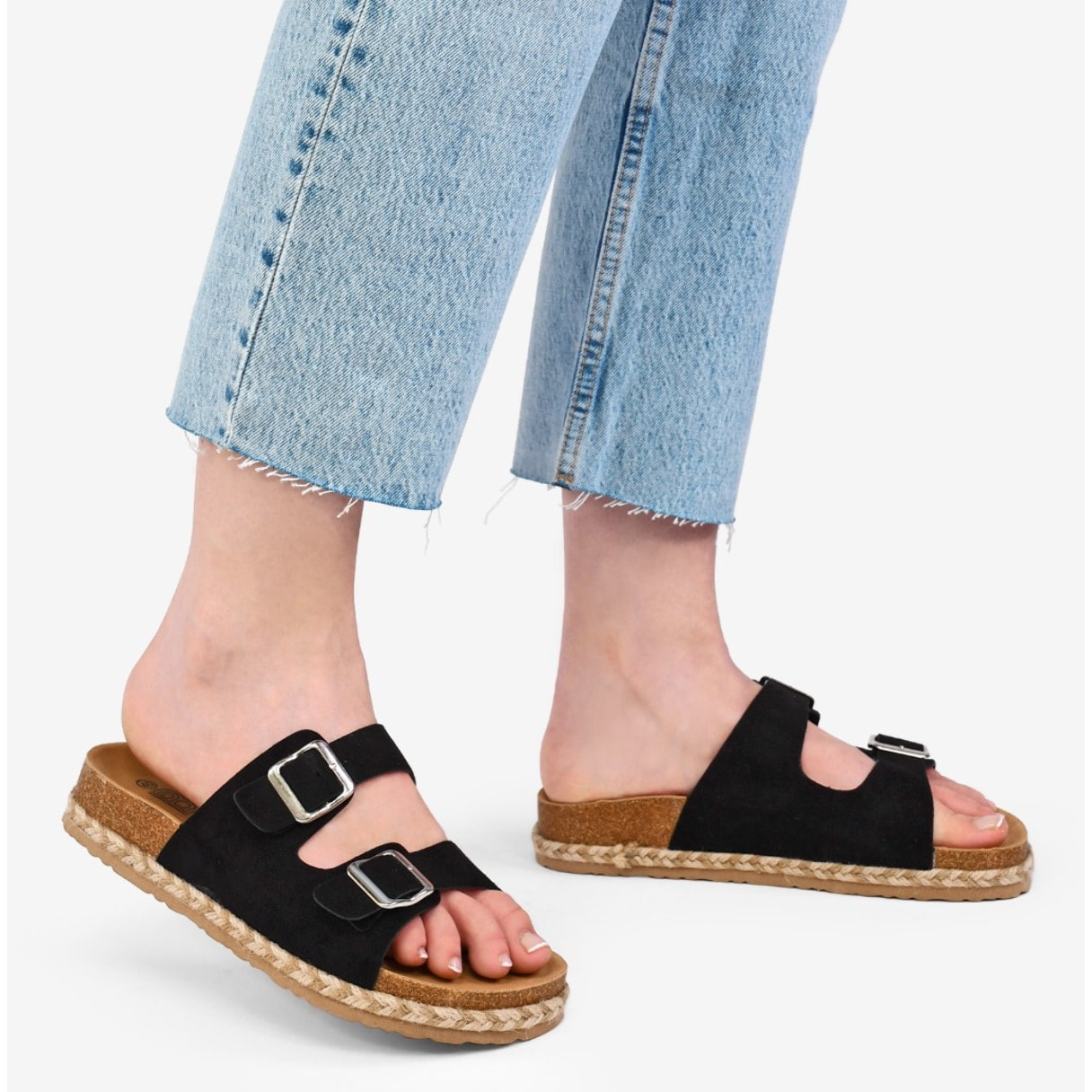 Sandalias planas negras con suela de corcho y esparto