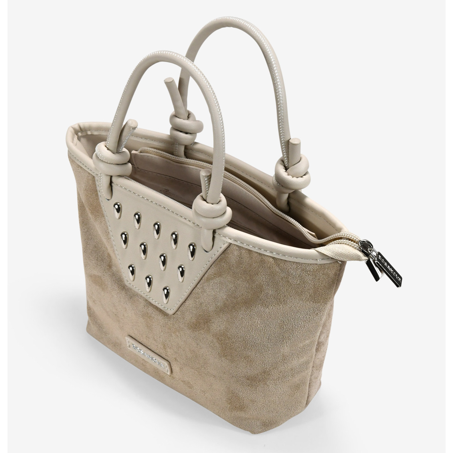 Bolso de mano arena con tachuelas