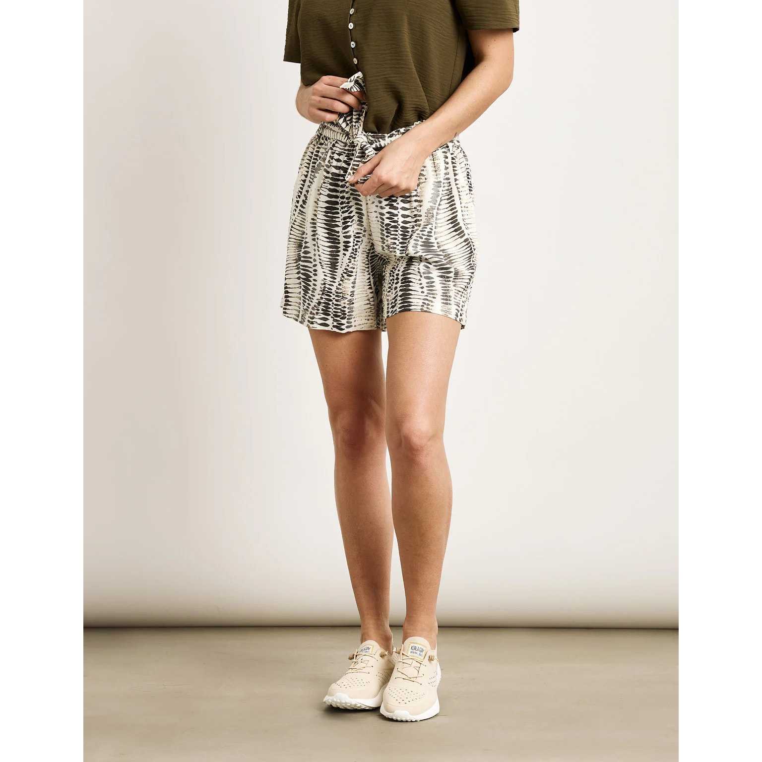 Short Negro - Avajan