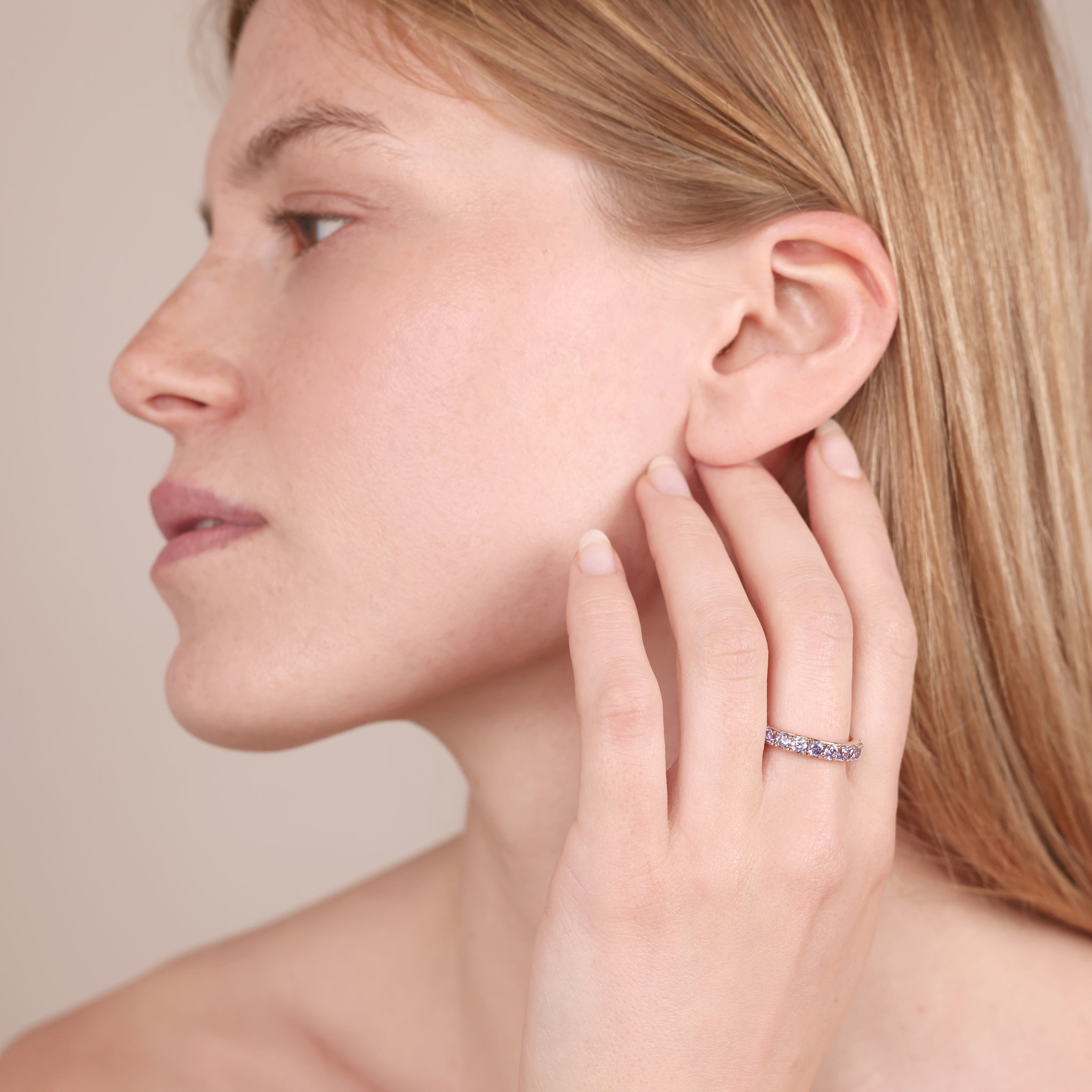 Anello Veretta con Cubic Zirconia Azzurre