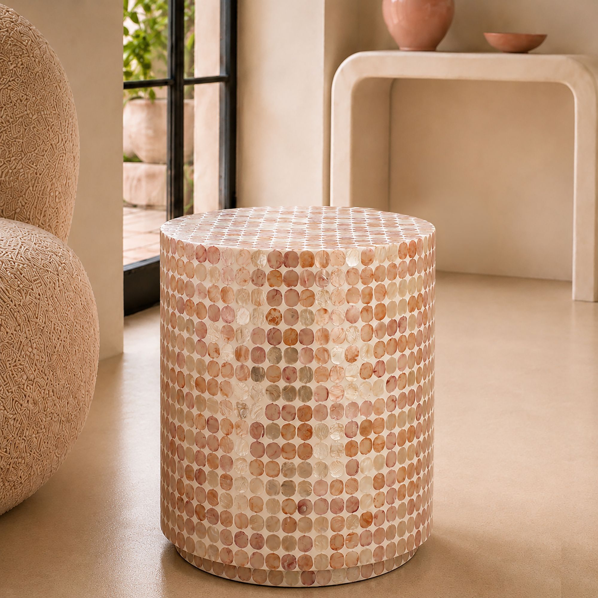 Table d'appoint cylindrique en coquille de capiz rose SOLNA