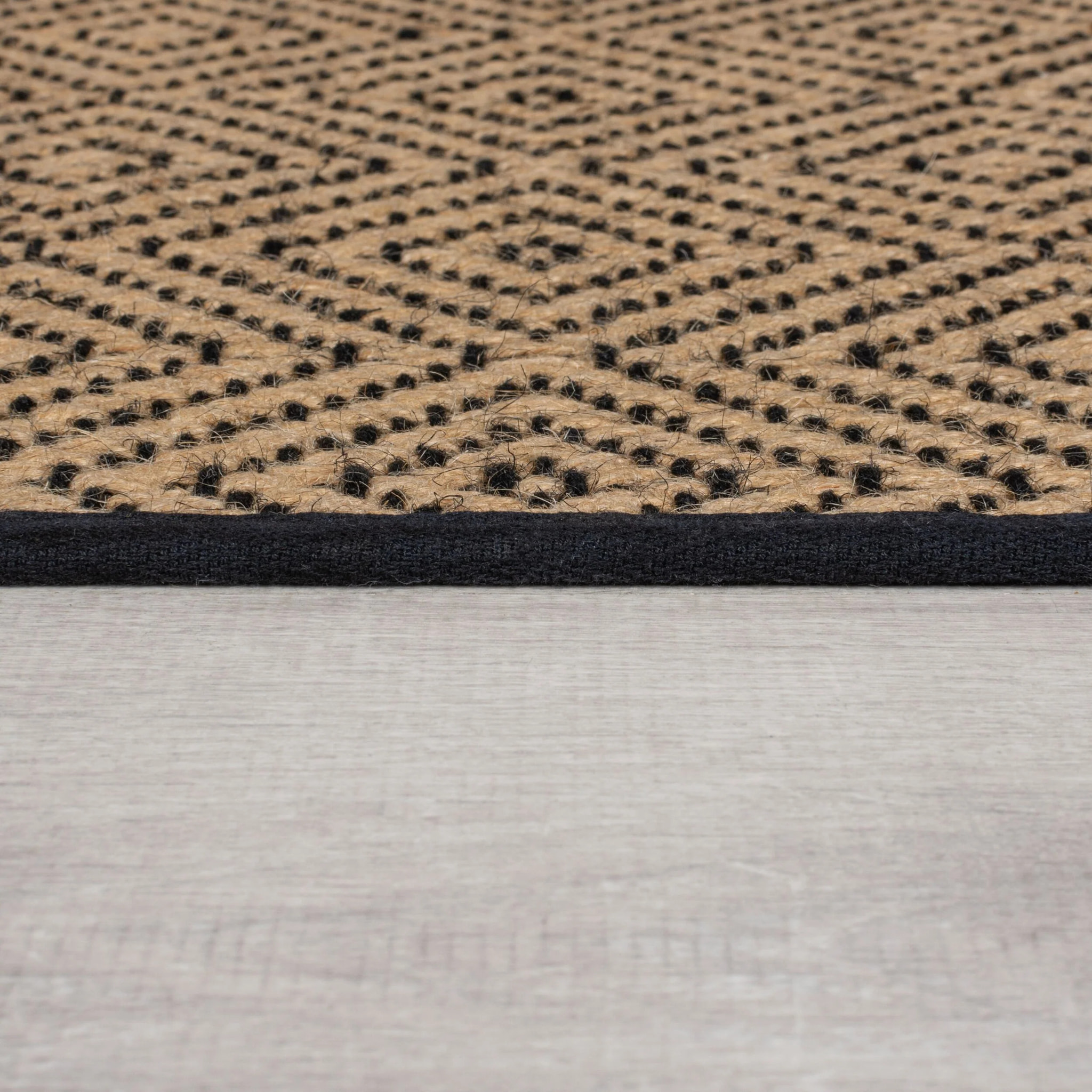 Tapis geometric en jute DIAMOND
