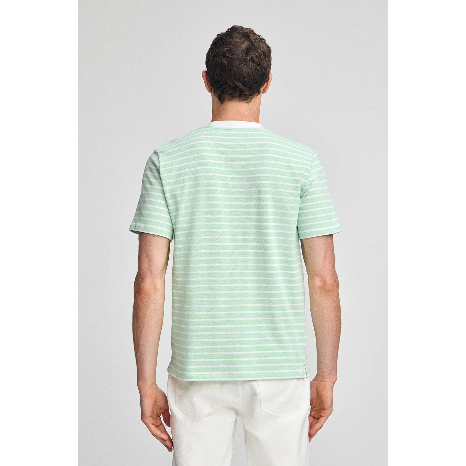 Camiseta de rayas color menta y beige con monograma bordado