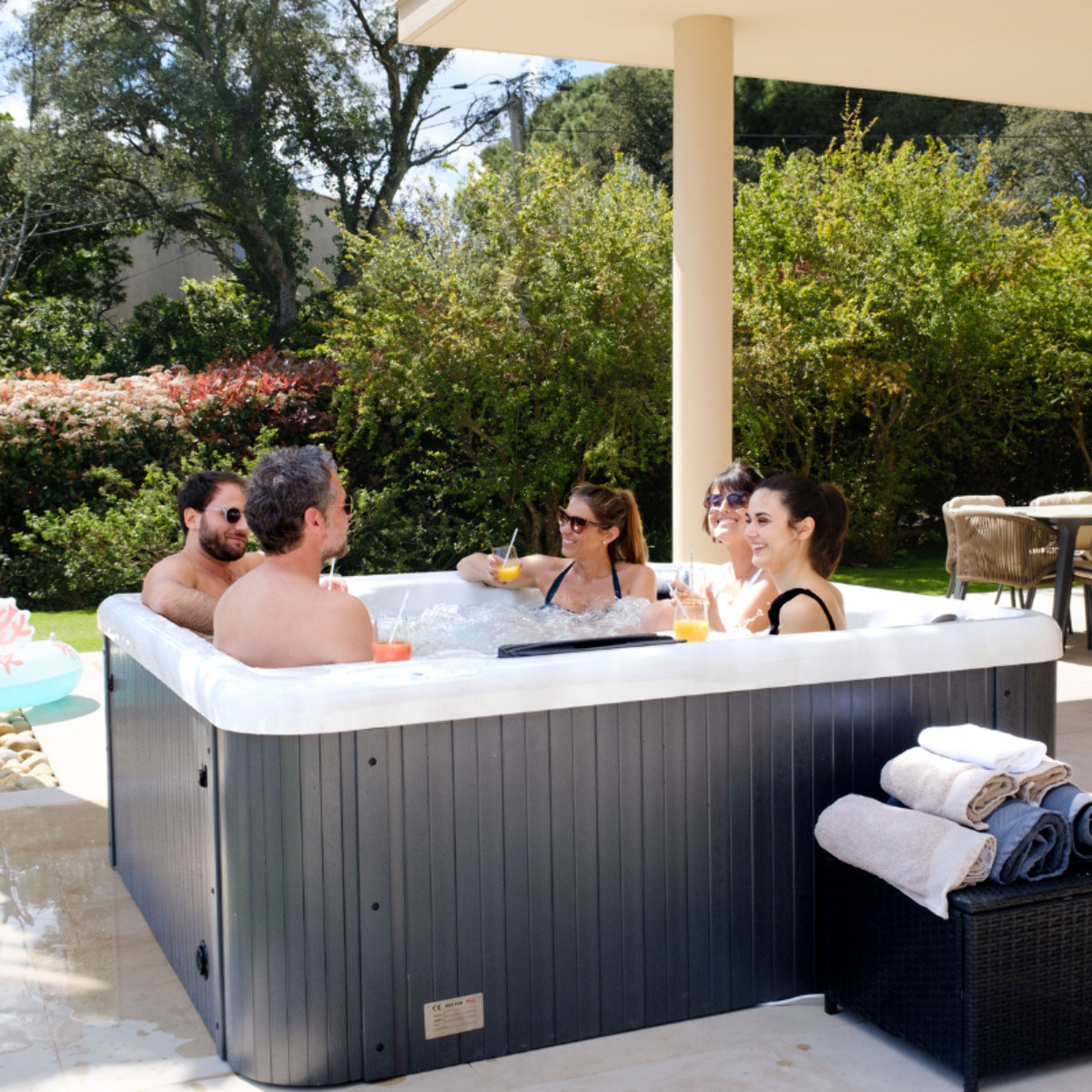 Bestway Spa rigide carré 5 personnes 12 jets eau 14 jets air