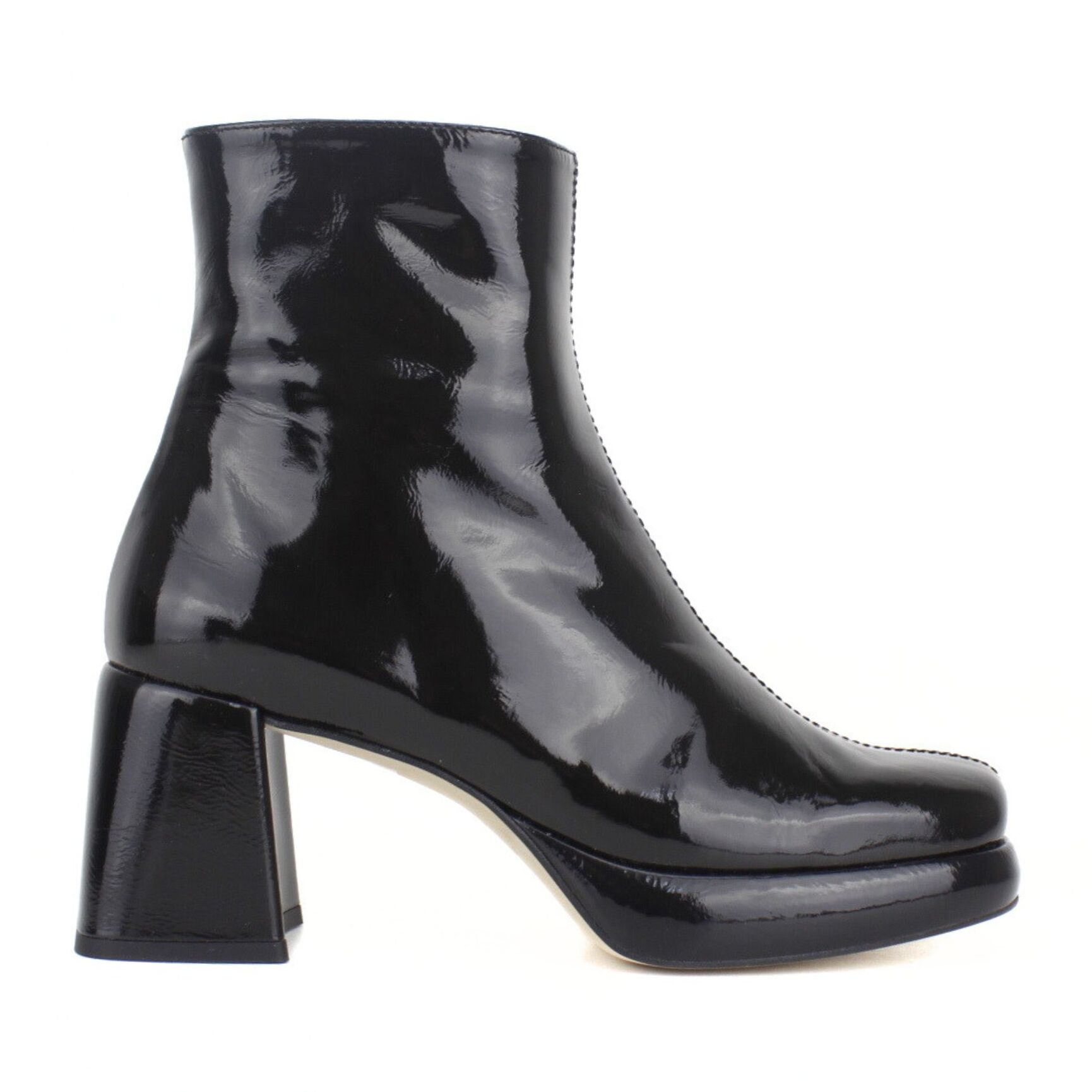Botine charol negro con plataforma. Tacón de 7 cm