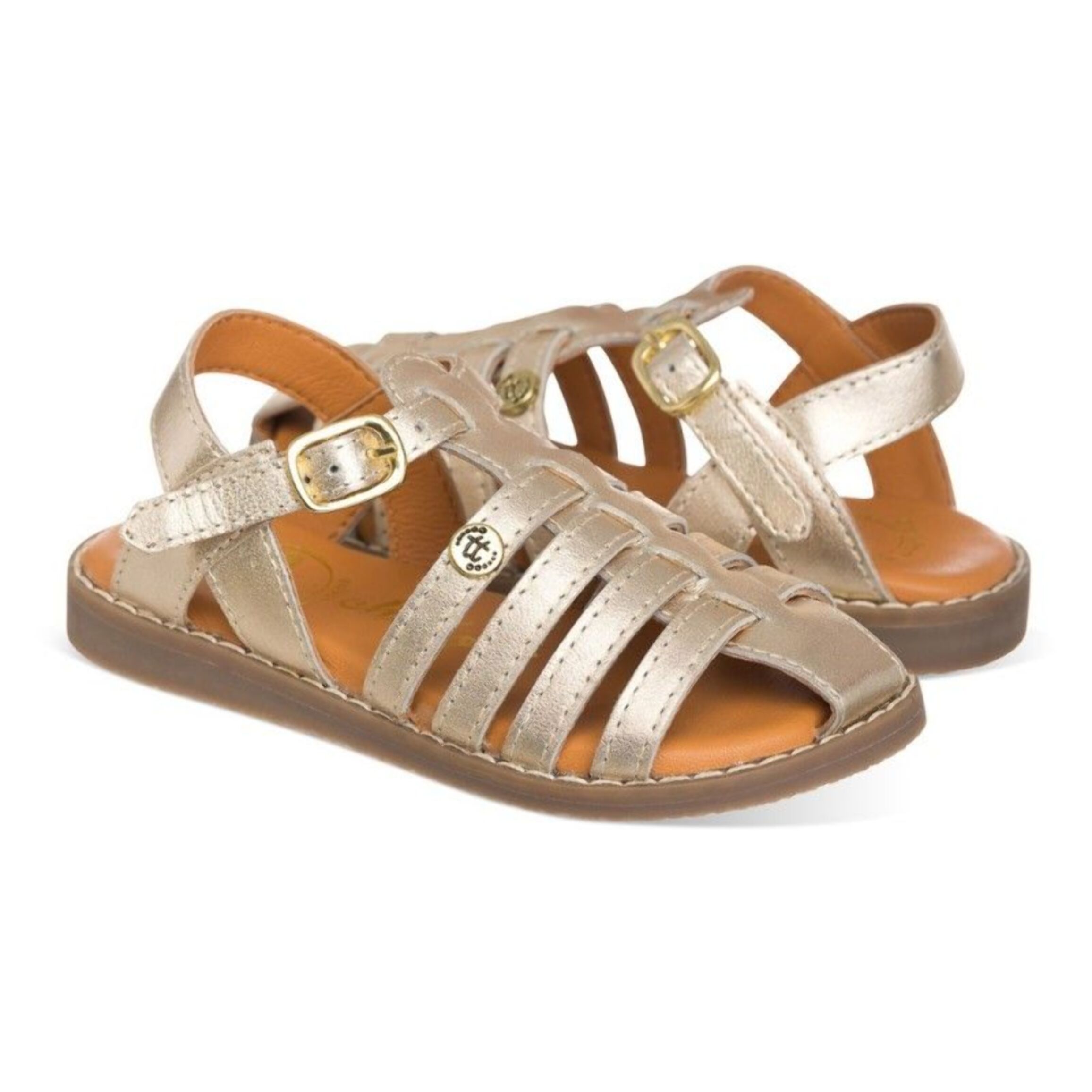Sandalia cangrejera color blanca confeccionada en piel