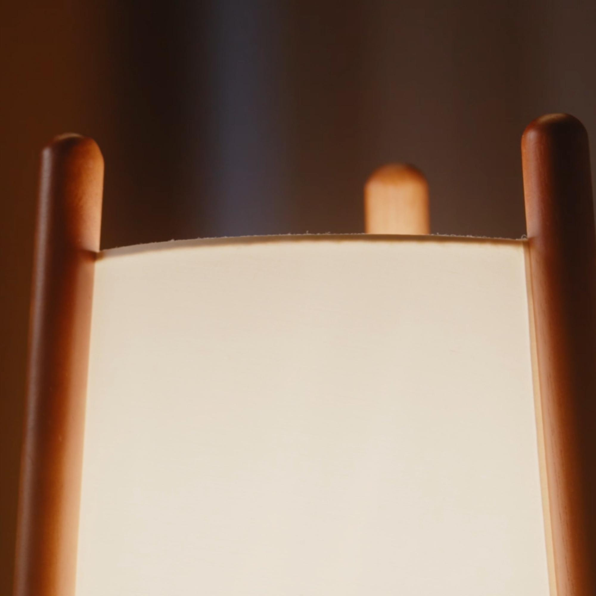 LEDS C4 Woody - Lámpara de Mesa E27 Madera Clara Natural y Textil Blanco