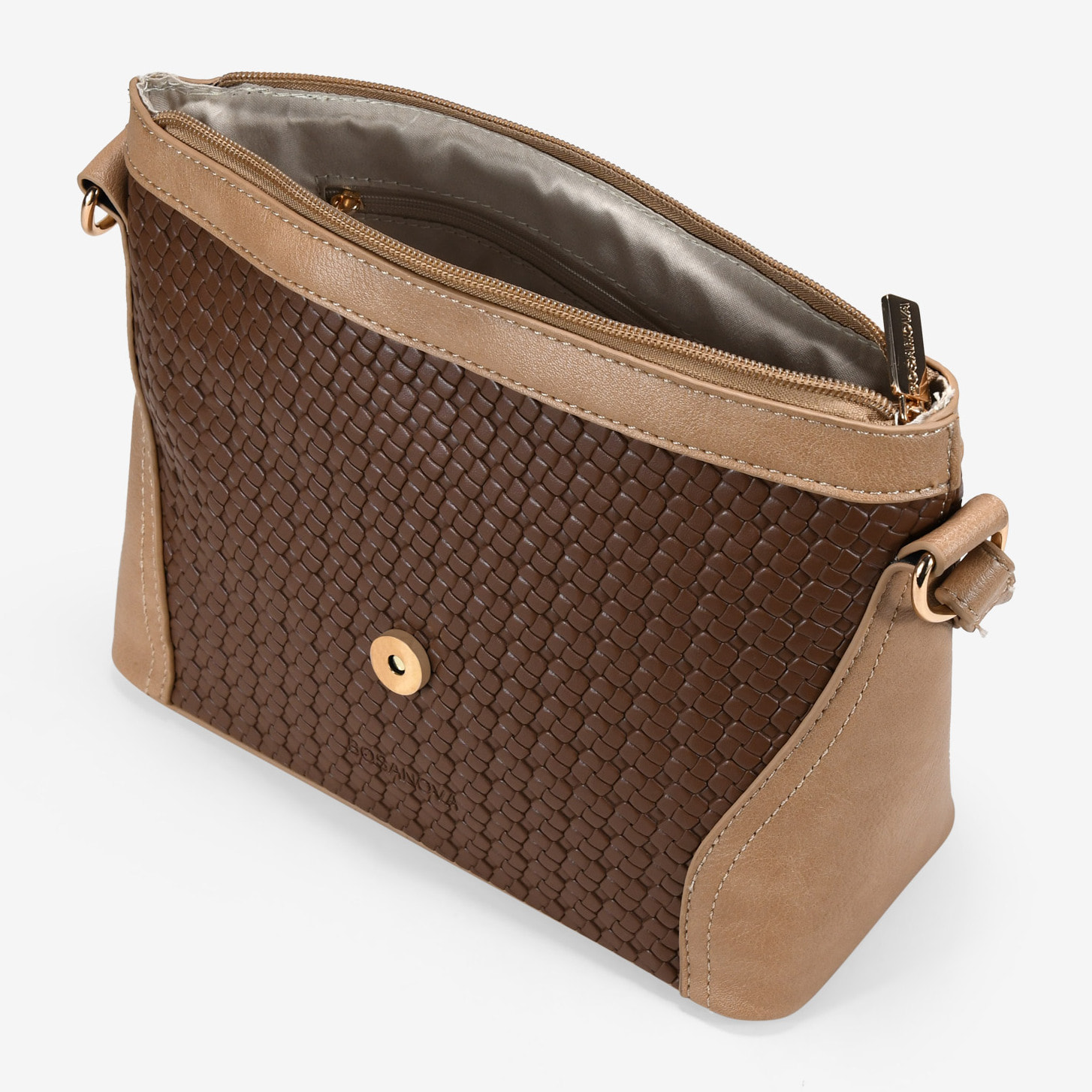 Bolso bandolera marrón con solapa y cremallera