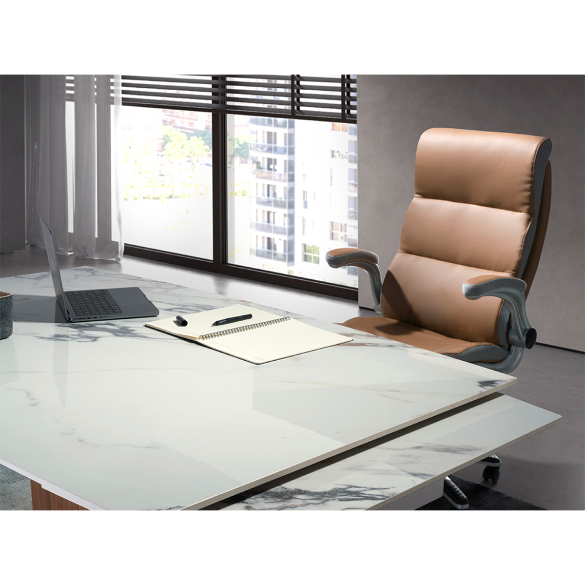 Silla Angel Cerdá oficina giratoria con asiento y respaldo tapizado en polipiel marrón patas en pvc en gris metal 66x72x112cm