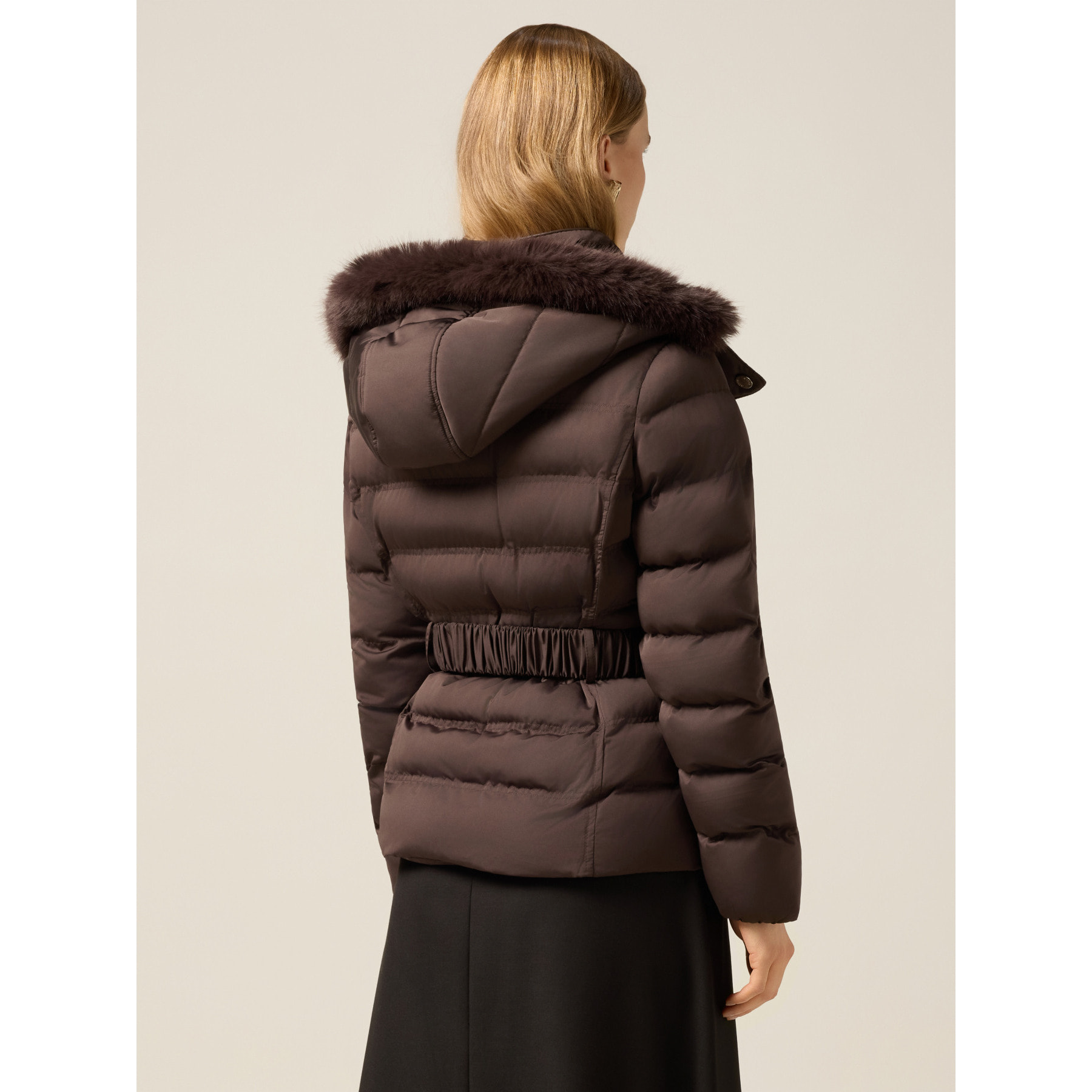 Oltre - Piumino con cappuccio e cintura in vita - Marrone