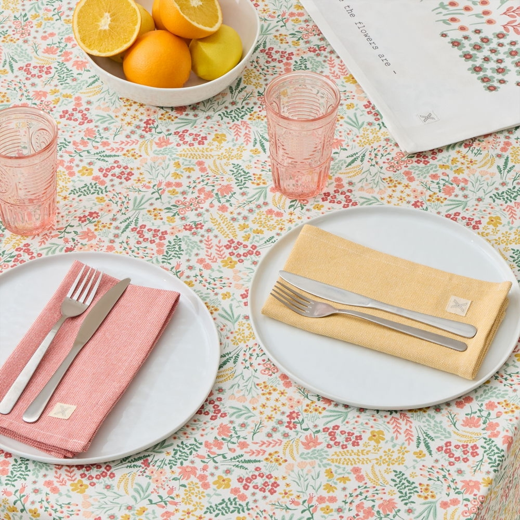 Mantel antimanchas resinado estampado flores Clau color rosa 100% Algodón