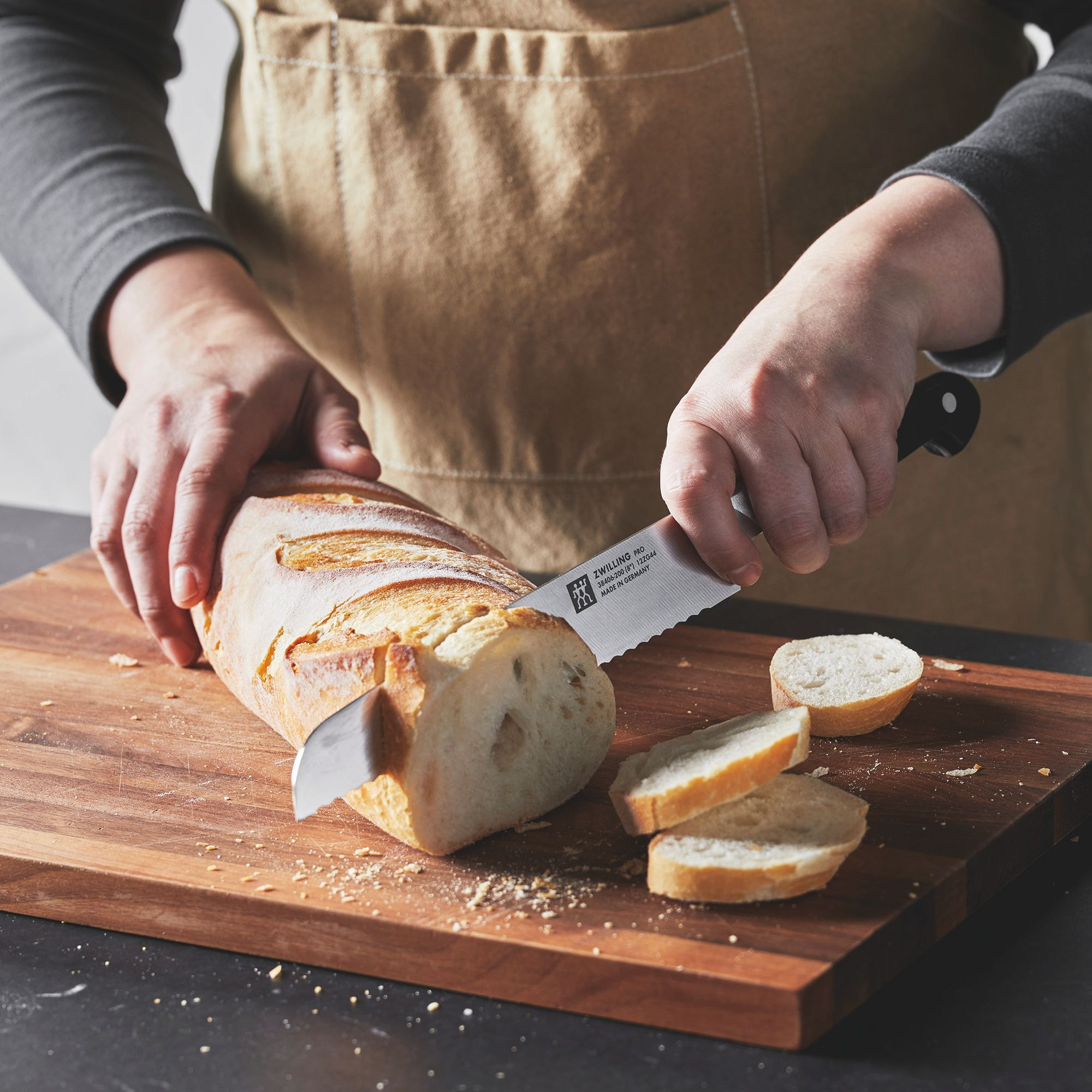 Couteau à pain 20 cm, Tranchant en dents de scie