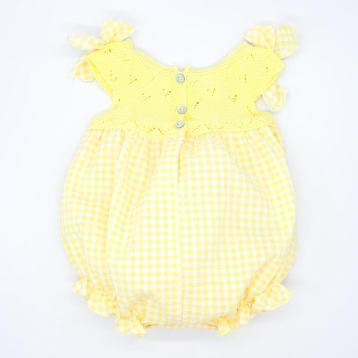 Pelele estampado vichy amarillo y cuerpo de punto, lazos en el hombro.