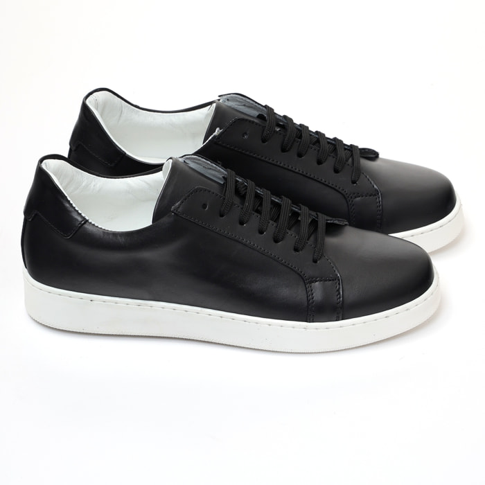 Sneakers stringate in pelle di vitello