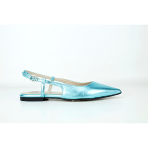 Mule en color azul metalizado. Fabricada en piel. Tacón 1 cm