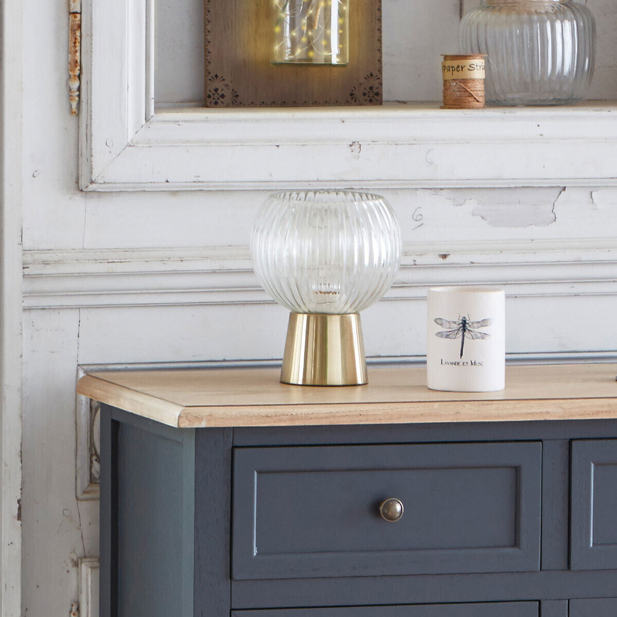 Lampe "Laye" dorée - métal & verre strié H20 cm