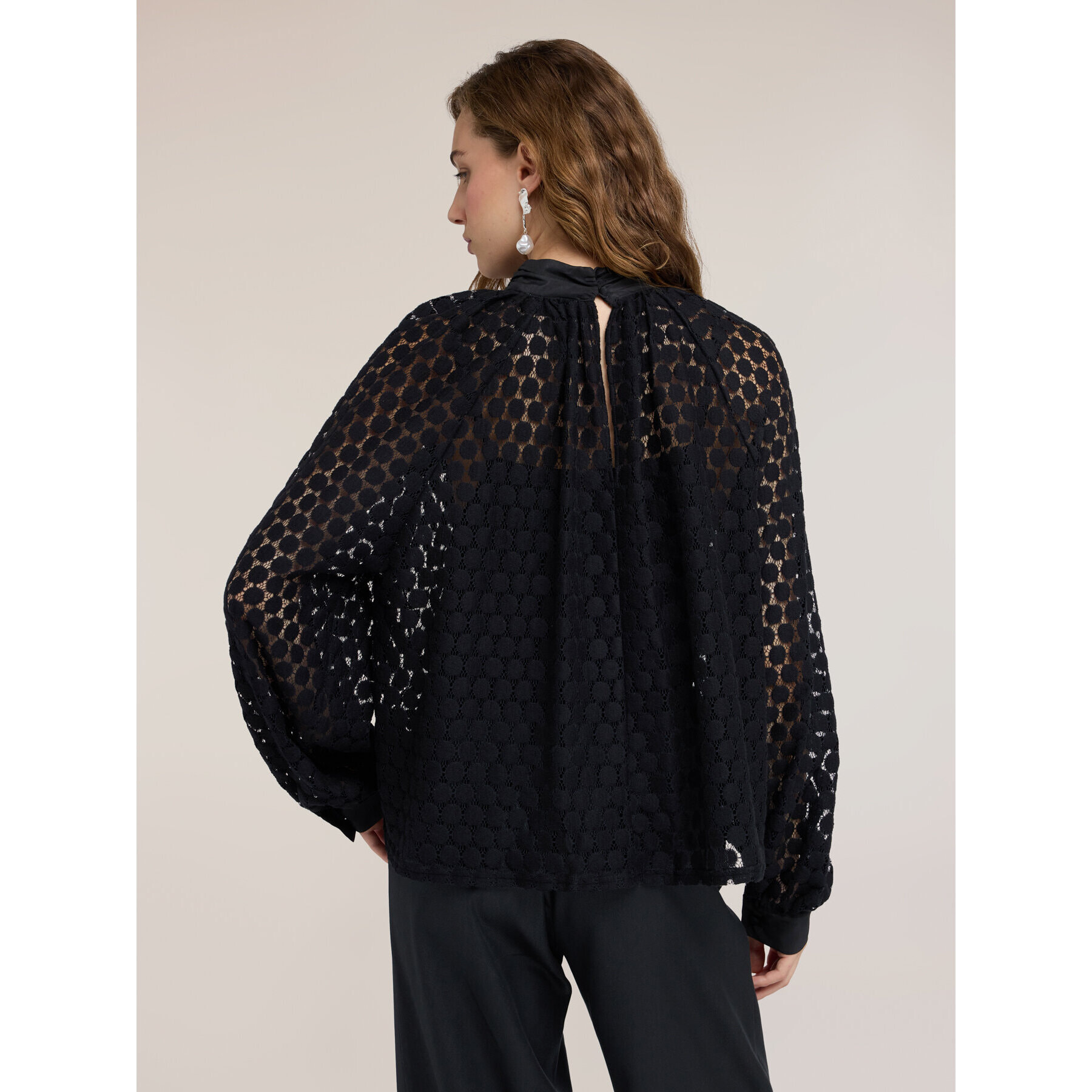 Motivi - Blusa in pizzo con collo alto - Nero