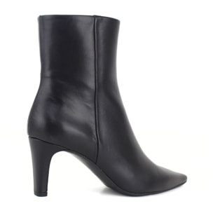 Botin en negro. Tacón de 7 cm