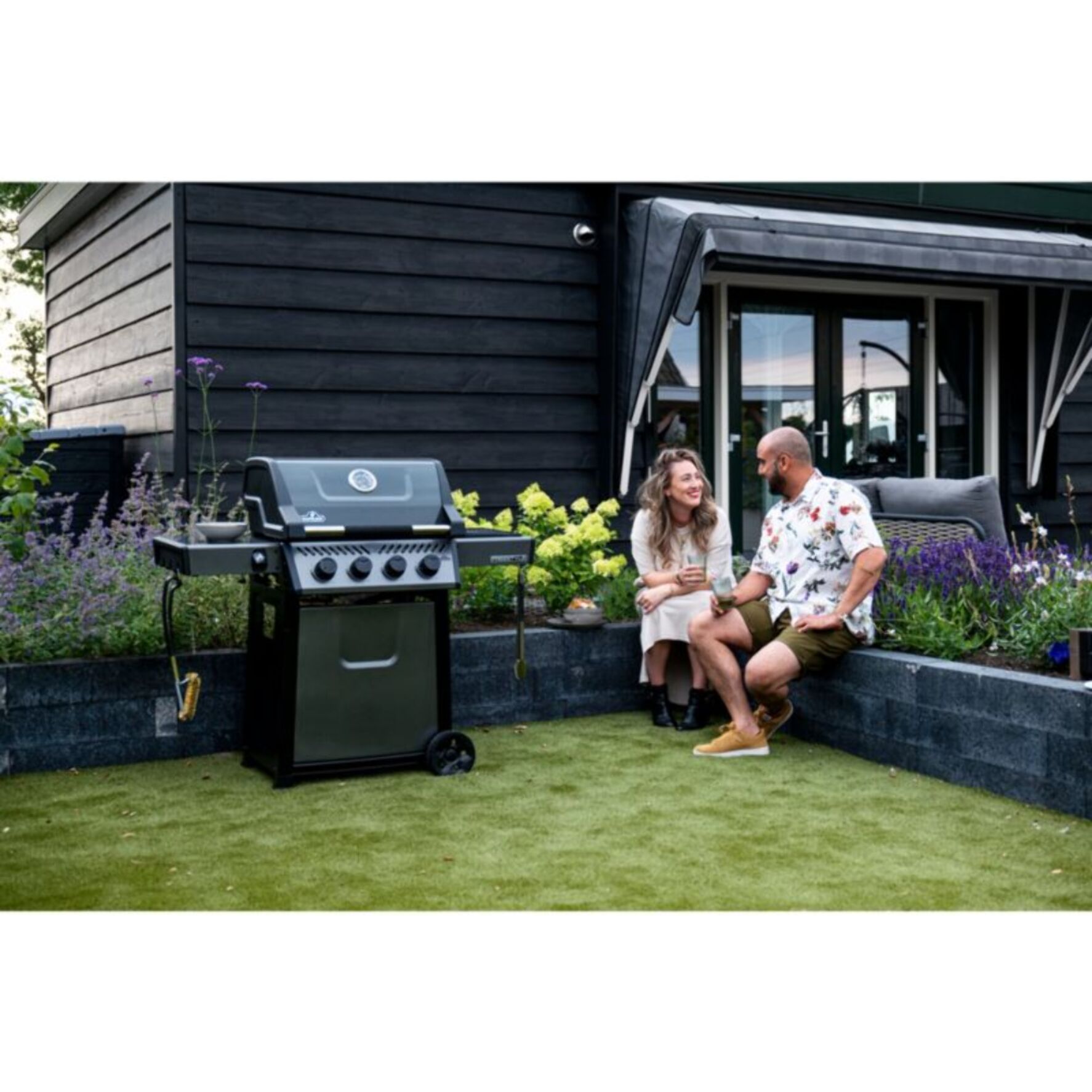 Barbecue gaz NAPOLEON Freestyle  F425PGT-FR noir 4 bruleurs sur chariot, 60x45 cm